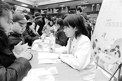 蘭州大學(xué)第一醫(yī)院舉行“新年！新高度！”兒童保健義診活動(dòng)