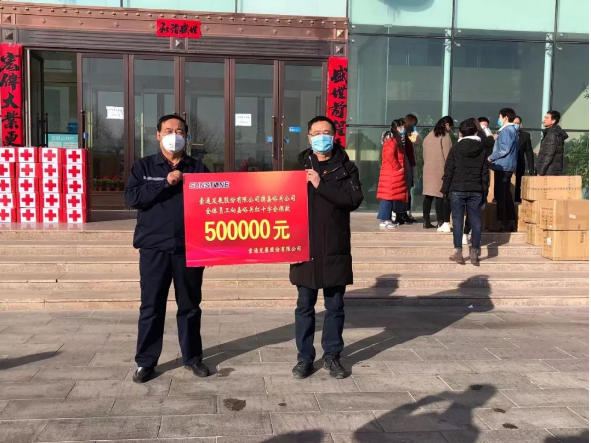 【眾志成城戰(zhàn)勝疫情】你們?cè)谇盀槲覀冋陲L(fēng)擋雨，這點(diǎn)心意請(qǐng)收下！大愛雄關(guān)我們一起前行