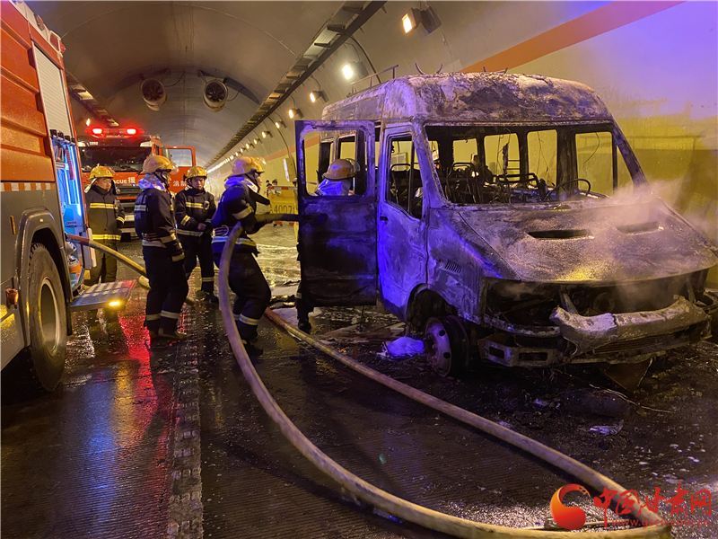 【微視頻】爭(zhēng)分奪秒！蘭州龔家灣消防救援站隧道內(nèi)搶救防疫物資