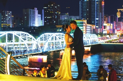 昨夜，中山橋夜景燈光更漂亮了