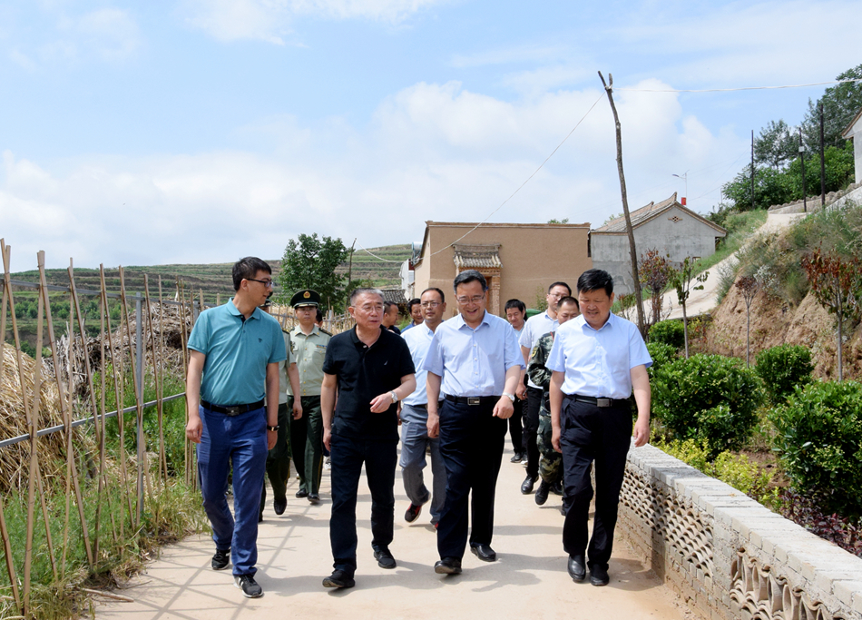 王銳深入麥積區(qū)、甘谷縣掛牌督戰(zhàn)村調研指導脫貧攻堅工作