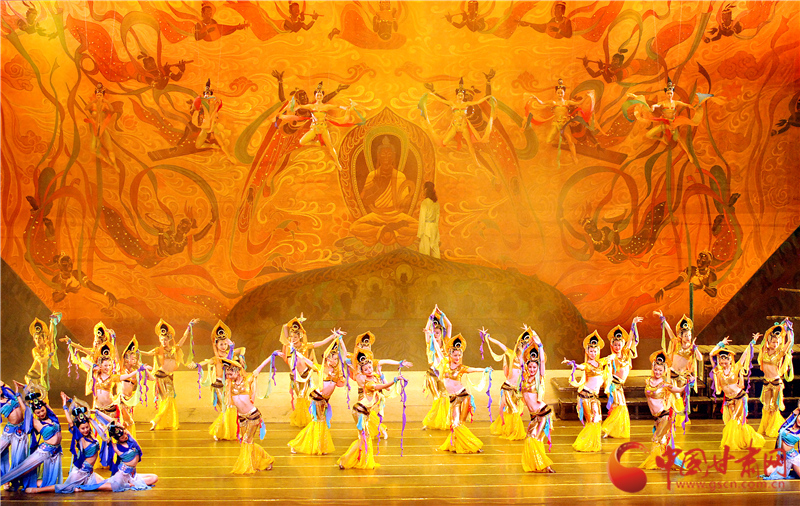 8月8日晚，《絲路花雨》《大夢敦煌》首次同臺(tái)亮相蘭州