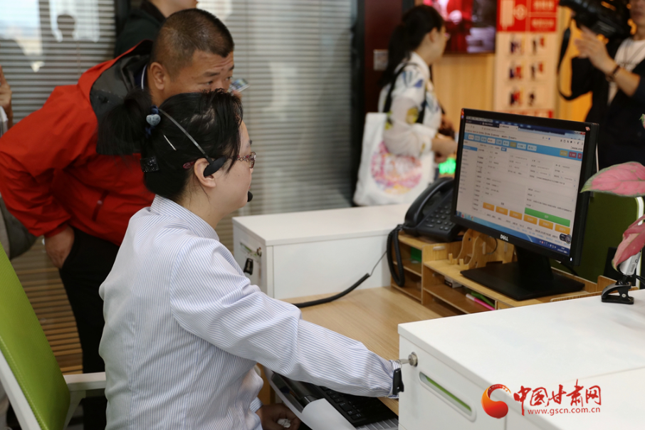 【走向我們的小康生活】蘭州：虛擬養(yǎng)老院托起幸福“夕陽紅”