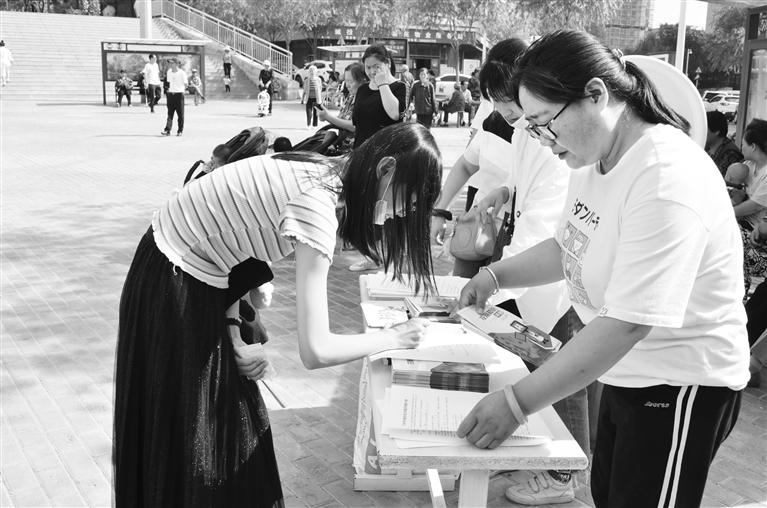 蘭州草場(chǎng)街街道召開創(chuàng)業(yè)明星報(bào)告會(huì)