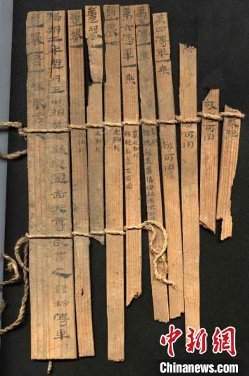 圖為藏于敦煌博物館內(nèi)的漢代簡牘。敦煌市委宣傳部供圖