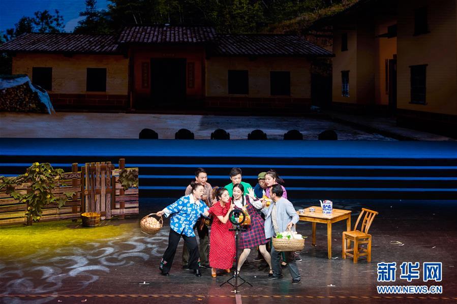 （文化）（1）2020年湖南省“歡樂瀟湘”精準扶貧優(yōu)秀文藝作品展演在長沙舉行