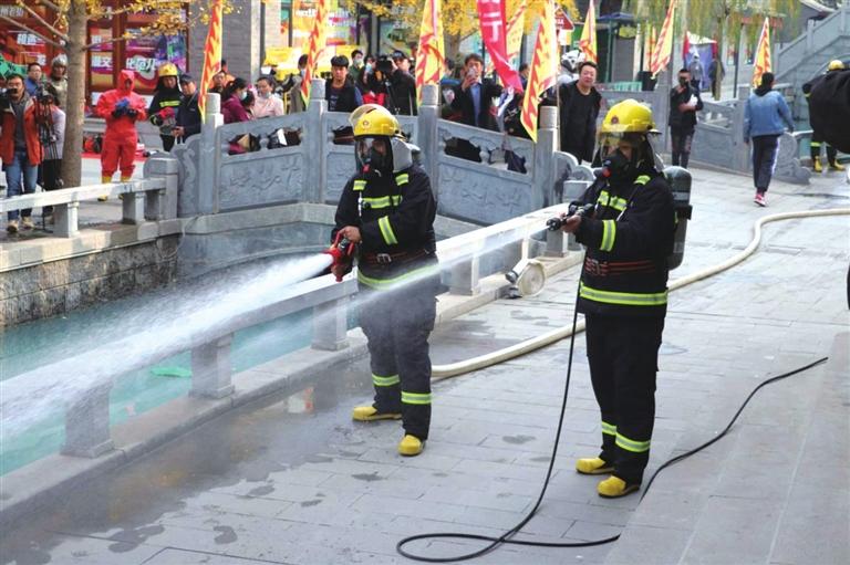 深度體驗“逃生屋” 安全意識心中留 蘭州市各區(qū)縣開展“119”消防宣傳月活動