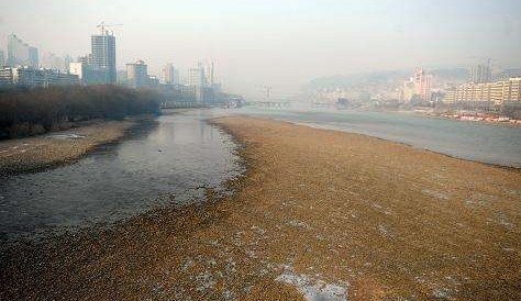 市民：黃河水位大降會(huì)不會(huì)影響供水？ 水務(wù)部門：枯水期流量偏小屬于正?，F(xiàn)象