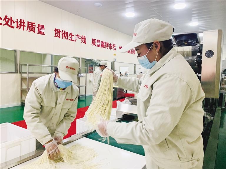 蘭州市規(guī)?；懊鏃l加工項目”投入運營 將配送到市區(qū)280多家直營店