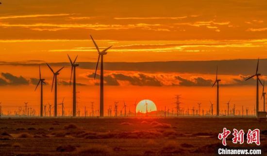 酒泉：戈壁灘工業(yè)園告別“戶(hù)戶(hù)點(diǎn)火” 既共享也差異