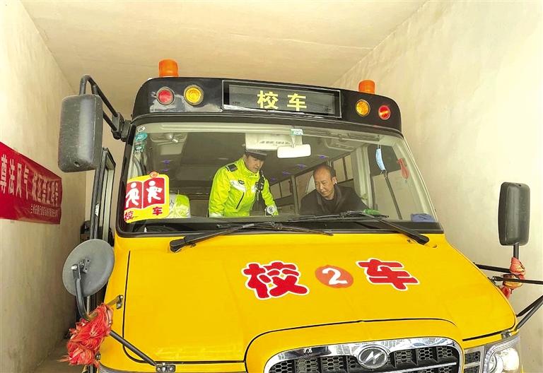 蘭州時刻繃緊安全這根弦 校車解封“體檢”迎開學(xué)