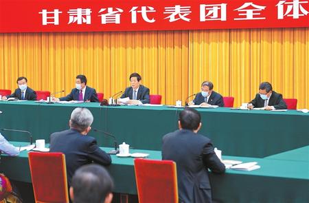 甘肅代表團(tuán)舉行全體會(huì)議 栗戰(zhàn)書參加甘肅團(tuán)審議