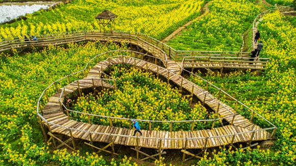 “心”型廊橋。廖濤 攝