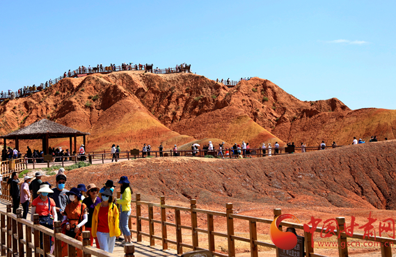 端午假期張掖共接待游客87.05萬人次，實(shí)現(xiàn)旅游收入4.64億元