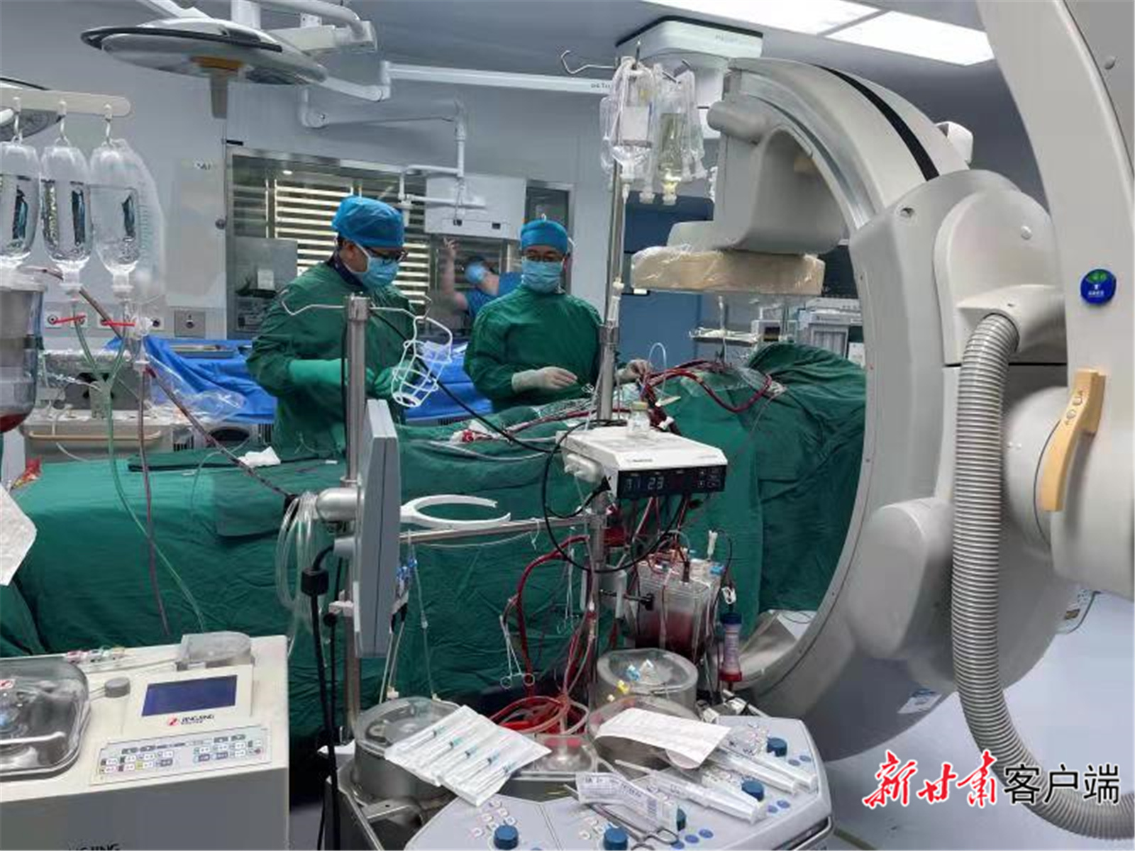 填補省內(nèi)空白，蘭大一院連續(xù)完成“一站式”雜交手術(shù)