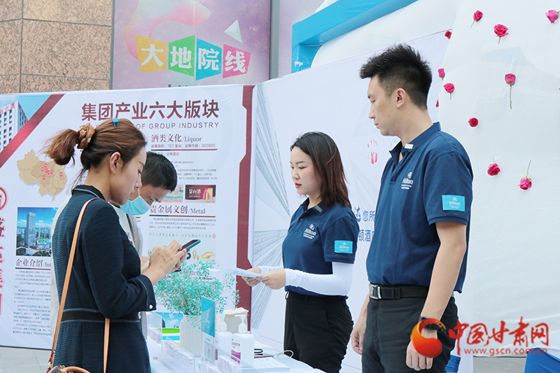 一場(chǎng)涉及人事、財(cái)務(wù)、工程等多個(gè)領(lǐng)域招聘會(huì)在蘭舉辦 為300余人提供就業(yè)機(jī)會(huì)