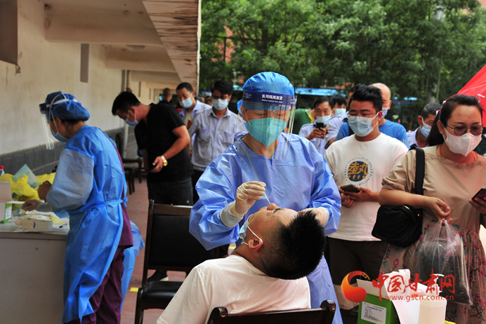 蘭州公交集團(tuán)啟動(dòng)全員核酸檢測(cè) 積極營造安全乘車環(huán)境