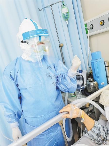 白衣天使 逆風(fēng)綻放——記第48屆南丁格爾獎獲得者、慶陽市人民醫(yī)院重癥監(jiān)護室護士長脫亞莉