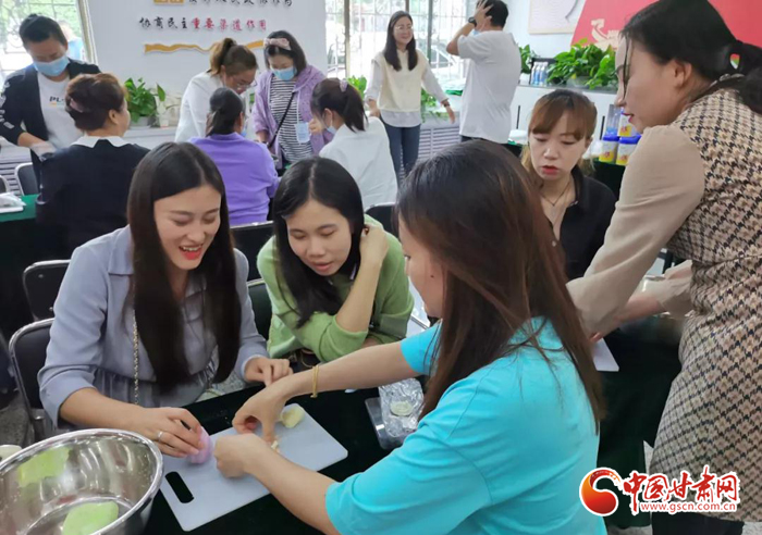 解鎖新技能！蘭州七里河區(qū)秋天的第一份手工月餅來(lái)了