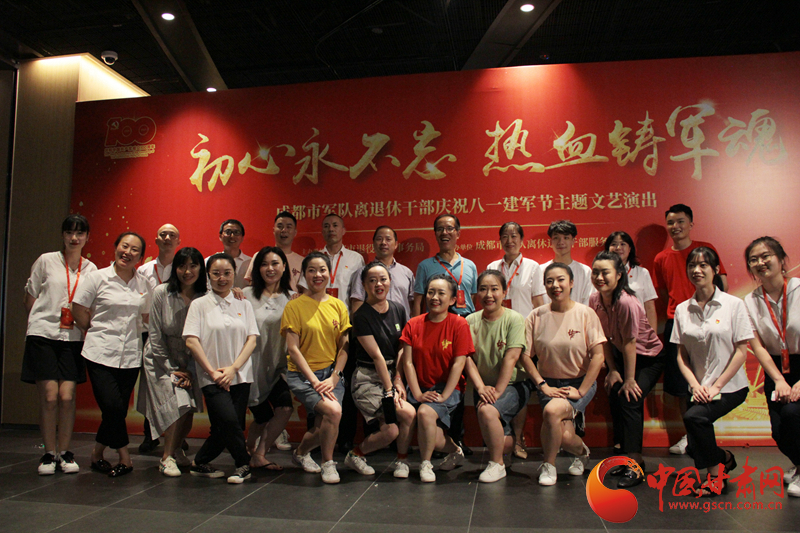 【蘭大新聞學(xué)子重走西北角】不變的軍旅情，不滅的舞臺(tái)夢——記原成都軍區(qū)政治部戰(zhàn)旗文工團(tuán)國家一級(jí)演員楊思遠(yuǎn)