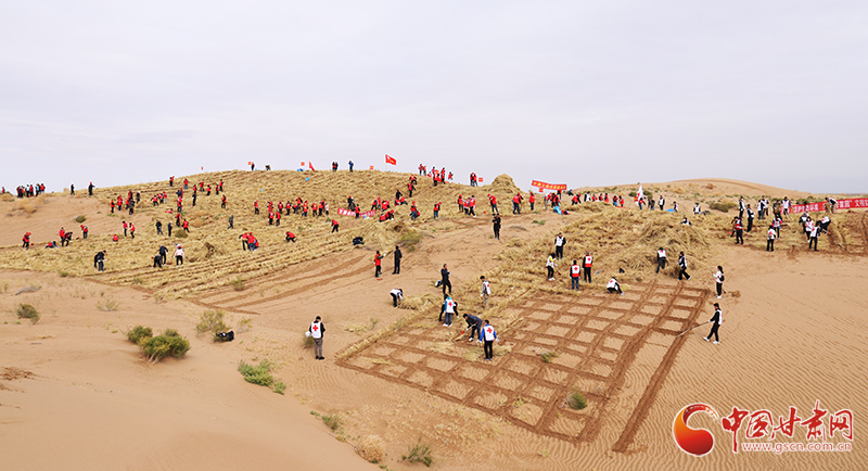 甘肅省委宣傳部、省文明辦、省志愿服務聯(lián)合會在古浪縣舉行壓沙主題文明實踐志愿服務活動