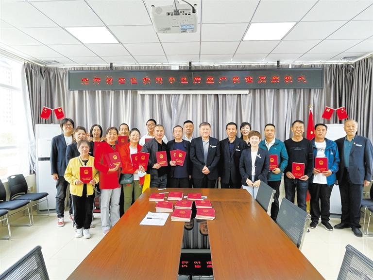 蘭州廣武門街道光輝村社區(qū) 91戶居民終于拿到了房產(chǎn)證！