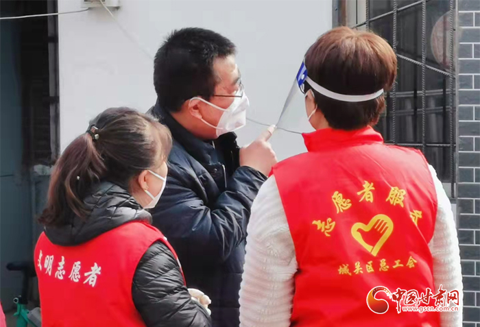 【甘快看·疫情防控最美有你（11）】奔走在“戰(zhàn)疫”一線！有一種力量叫志愿者