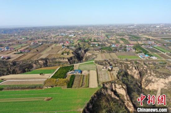 圖為位于甘肅省慶陽市西峰區(qū)境內(nèi)的南佐遺址地貌。(資料圖) 甘肅省文物局供圖