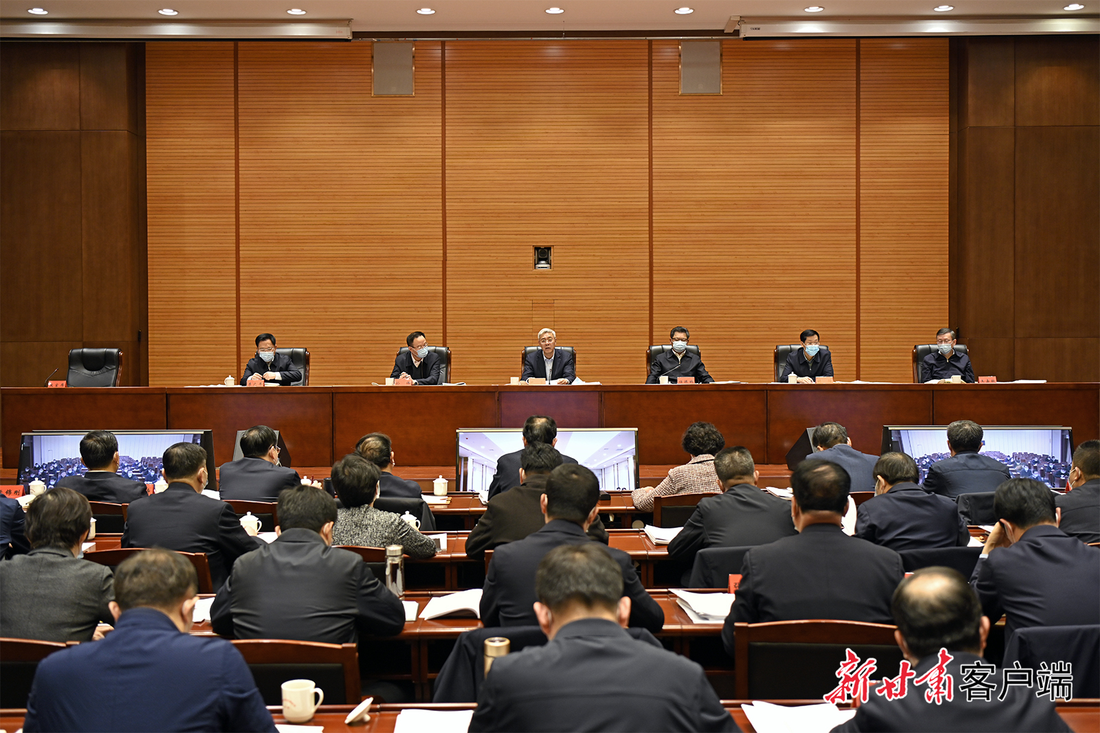 尹弘在省委農(nóng)村工作領(lǐng)導(dǎo)小組會(huì)議上強(qiáng)調(diào)：以深厚為民情懷鞏固拓展脫貧攻堅(jiān)成果，用高度負(fù)責(zé)精神扎實(shí)做好備考迎評(píng)工作