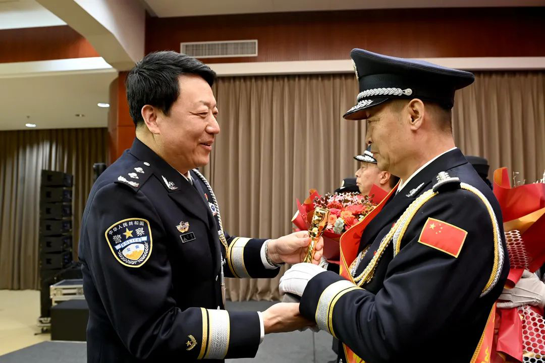 蘭州公安舉行“奮進(jìn)·2021”記功獎勵暨榮譽儀式