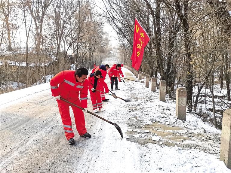 臨夏州東鄉(xiāng)公路段開展“打冰防滑、黨員先行”主題黨日活動(dòng)