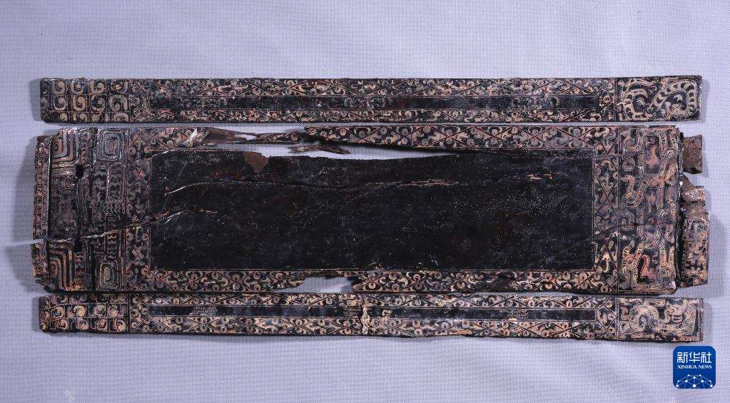 江西樟樹市國(guó)字山戰(zhàn)國(guó)墓葬出土漆瑟（資料圖）。