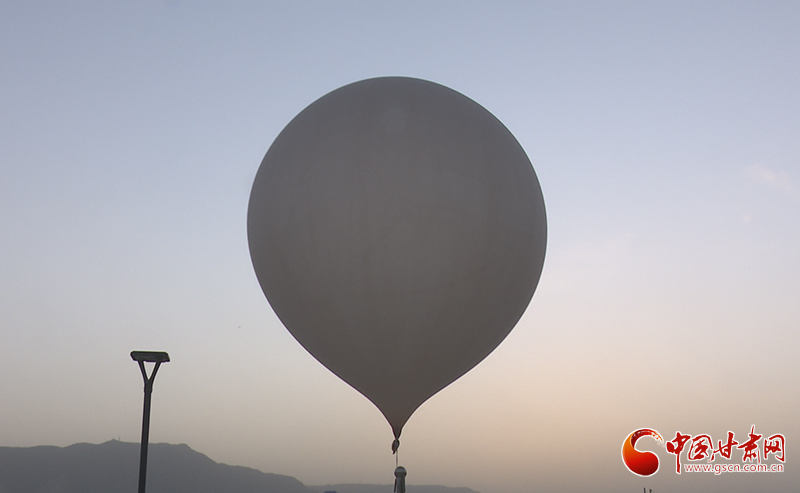 【世界氣象日】氣象站為何一天兩次放飛“大氣球”？甘肅氣象專家告訴你