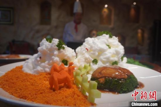 圖為敦煌菜代表菜肴展示。　九美旦增 攝