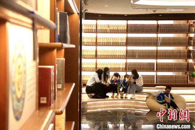 敦煌書局建成運營：逾1.6萬部敦煌題材書籍集中展陳