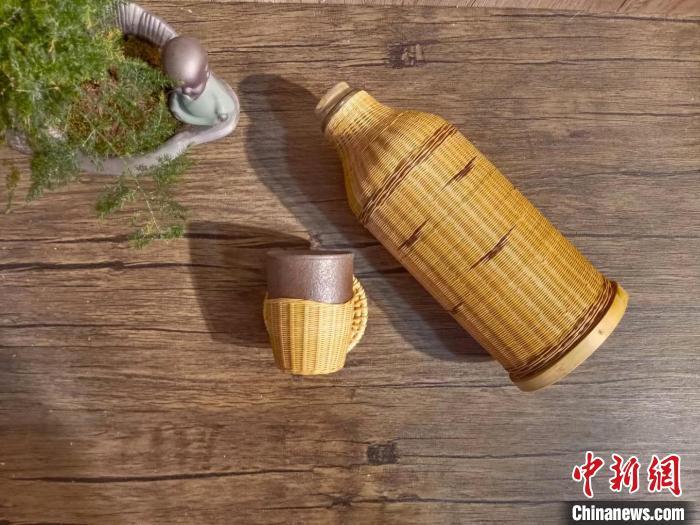 圖為竹編暖壺套。(資料圖) 甘肅省非遺保護(hù)中心供圖