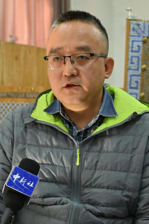 謝焱，甘肅省文物考古研究所副研究館員、考古研究二部主任、田野考古項(xiàng)目負(fù)責(zé)人。主持參與了張家川馬家塬戰(zhàn)國西戎墓地、臨潭磨溝齊家文化墓地等20多項(xiàng)考古調(diào)查、發(fā)掘工作，曾獲得中國國家文物局田野考古二、三等獎(jiǎng)，“十二五”文物保護(hù)科學(xué)和技術(shù)創(chuàng)新二等獎(jiǎng)等榮譽(yù)。