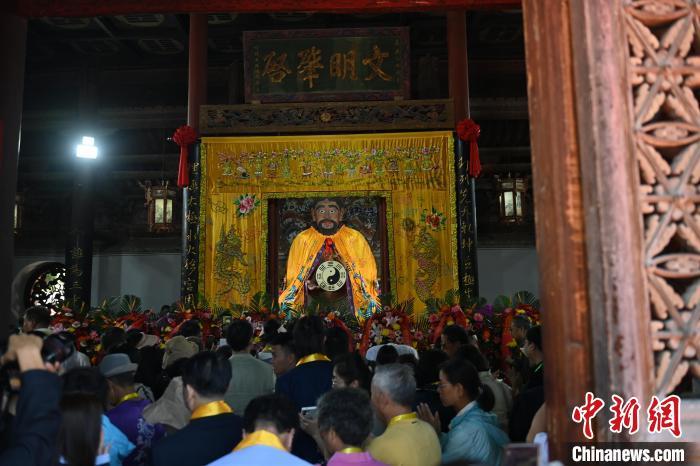 6月21日，2024(甲辰)年公祭中華人文始祖伏羲大典在甘肅天水舉行，來自海峽兩岸及港澳地區(qū)約500人現(xiàn)場共祭中華人文始祖伏羲。中新社記者 李亞龍 攝