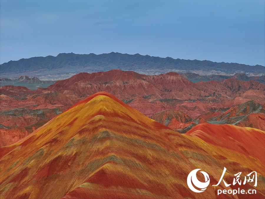 雨后的七彩丹霞，顏色格外艷麗。人民網(wǎng)記者 李根攝