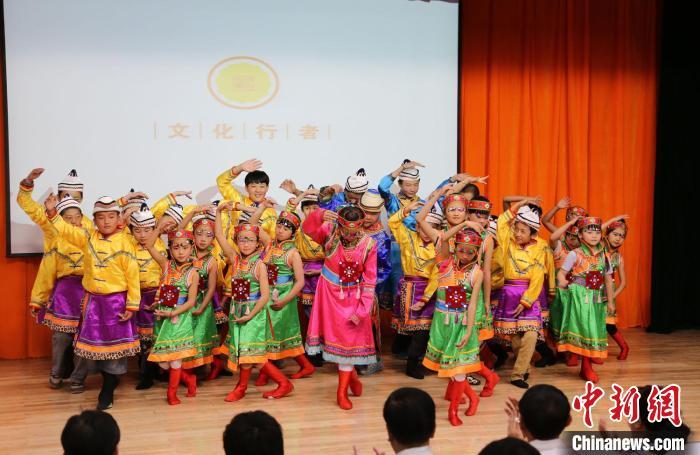 圖為蘭州大學(xué)文化行者團(tuán)隊(duì)走進(jìn)民族社區(qū)，開(kāi)展系列活動(dòng)。(資料圖)蘭州大學(xué)供圖