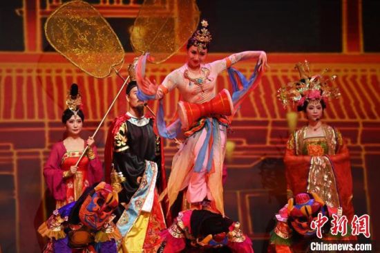 2023年第六屆敦煌文博會(huì)期間，系列演藝上演。(資料圖)李亞龍 攝